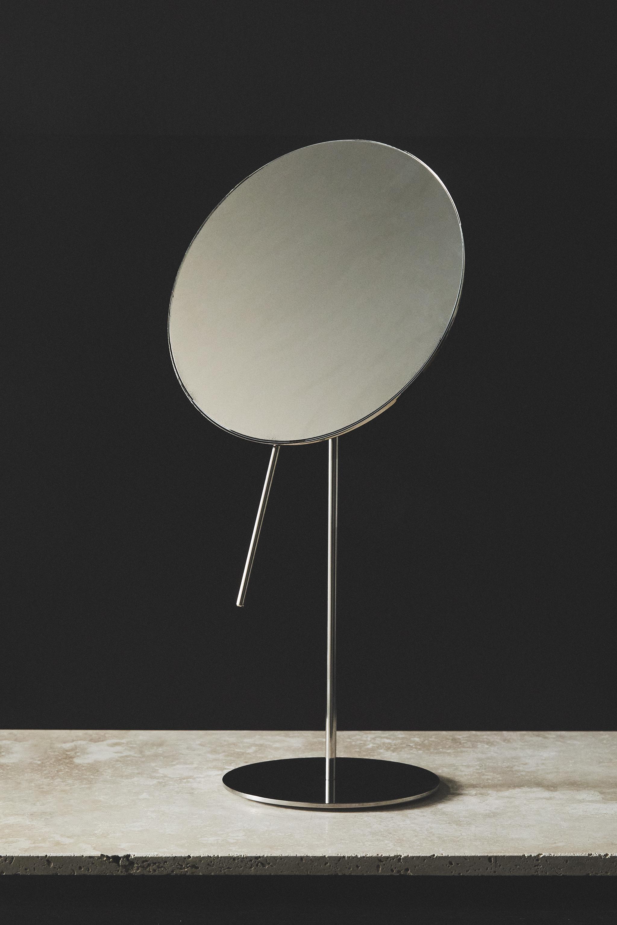 MAGNIFYING METAL MIRROR